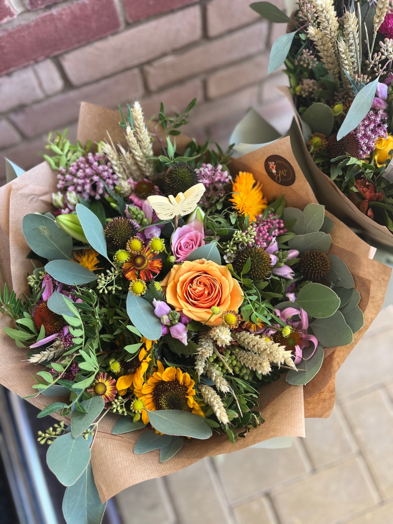 Our Cute & Compact Bouquet