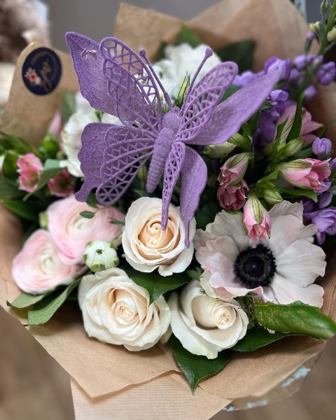 Our Cute & Compact Bouquet